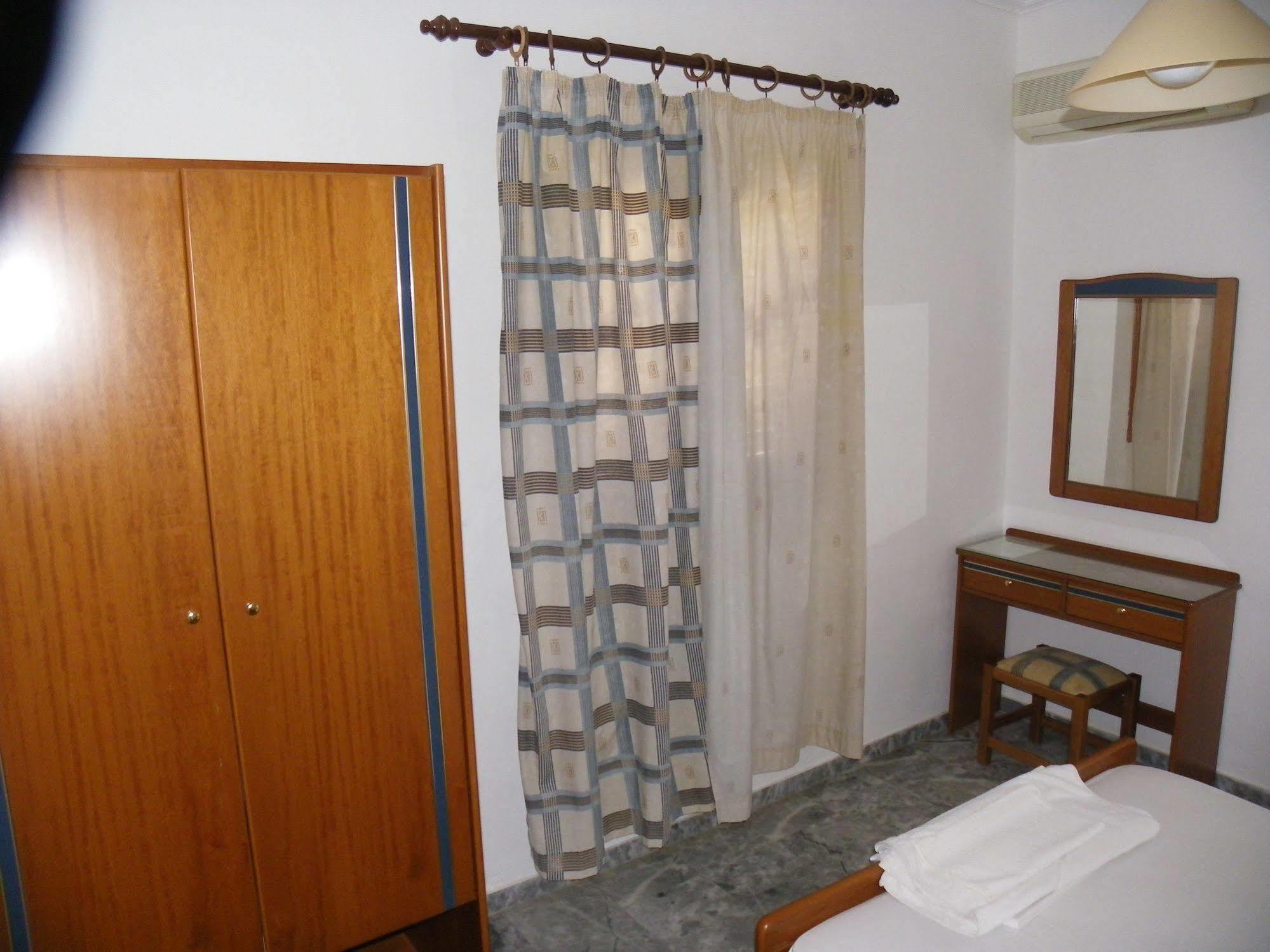 Filoxenia Apartments 2 Palaiochora Bagian luar foto