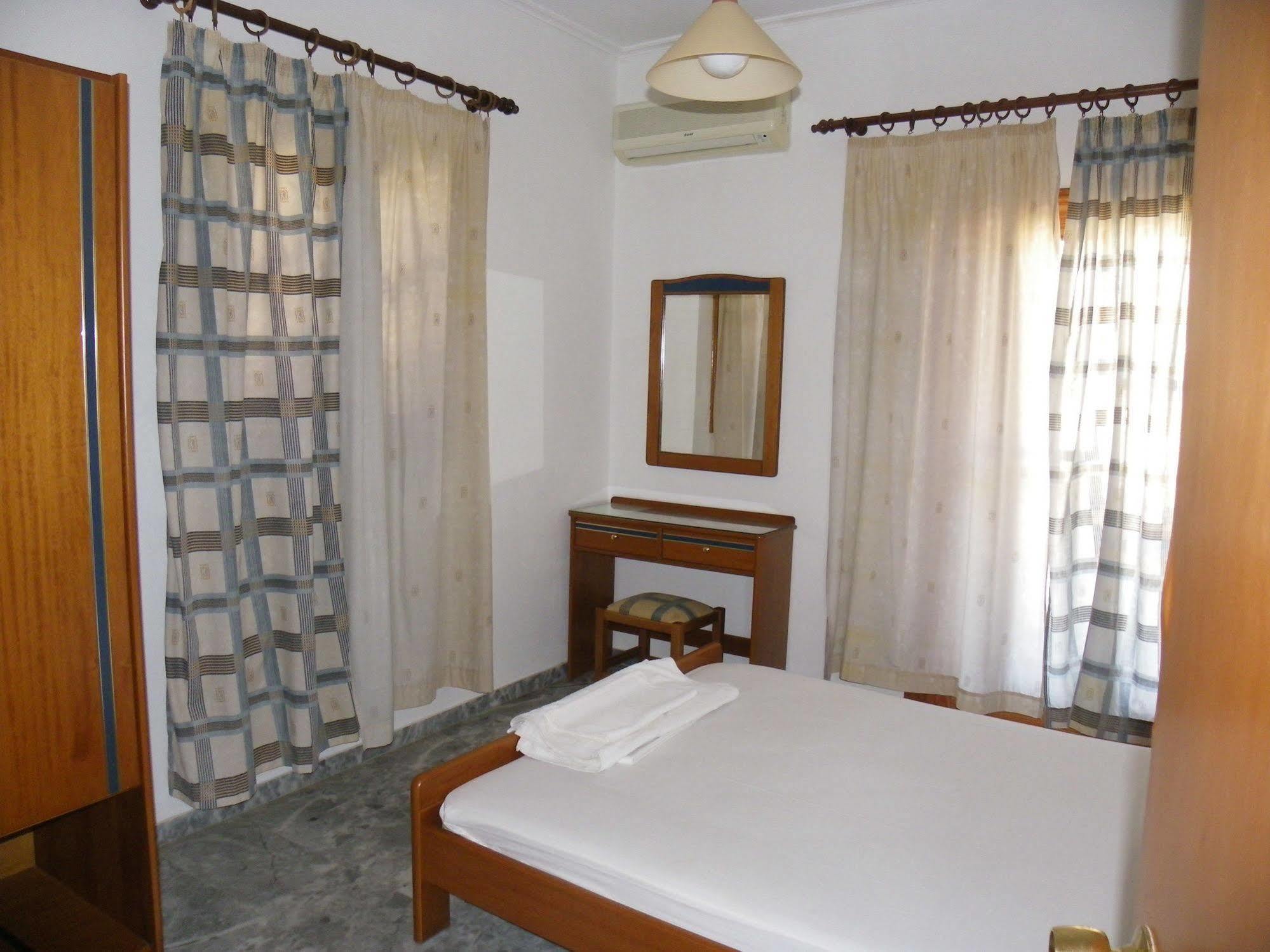Filoxenia Apartments 2 Palaiochora Bagian luar foto