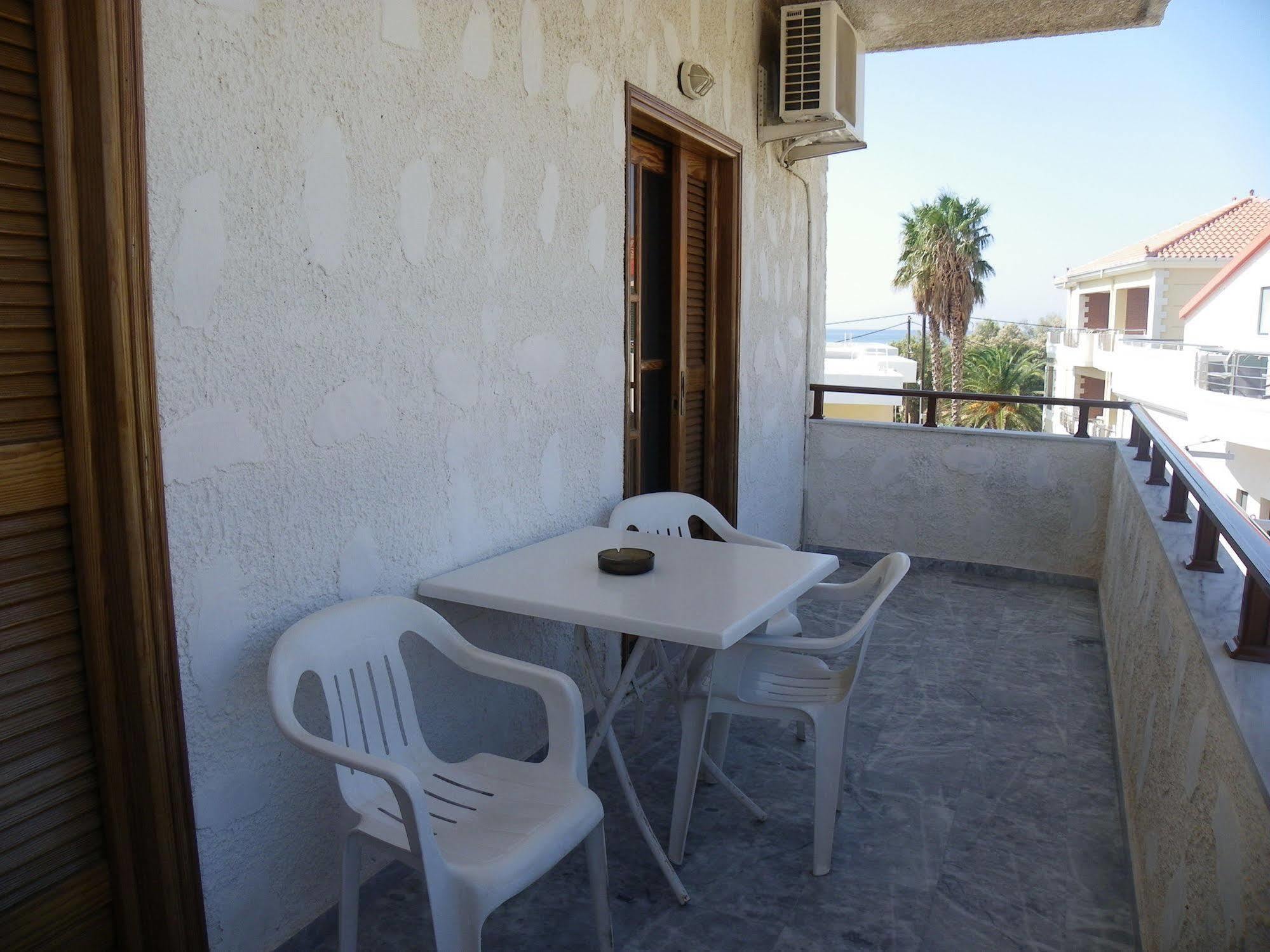 Filoxenia Apartments 2 Palaiochora Bagian luar foto